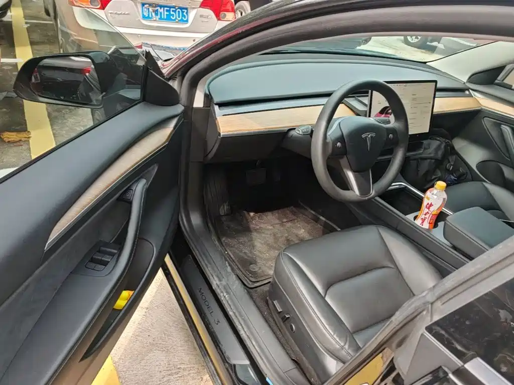 Tesla Model 3 — миниатюра 16