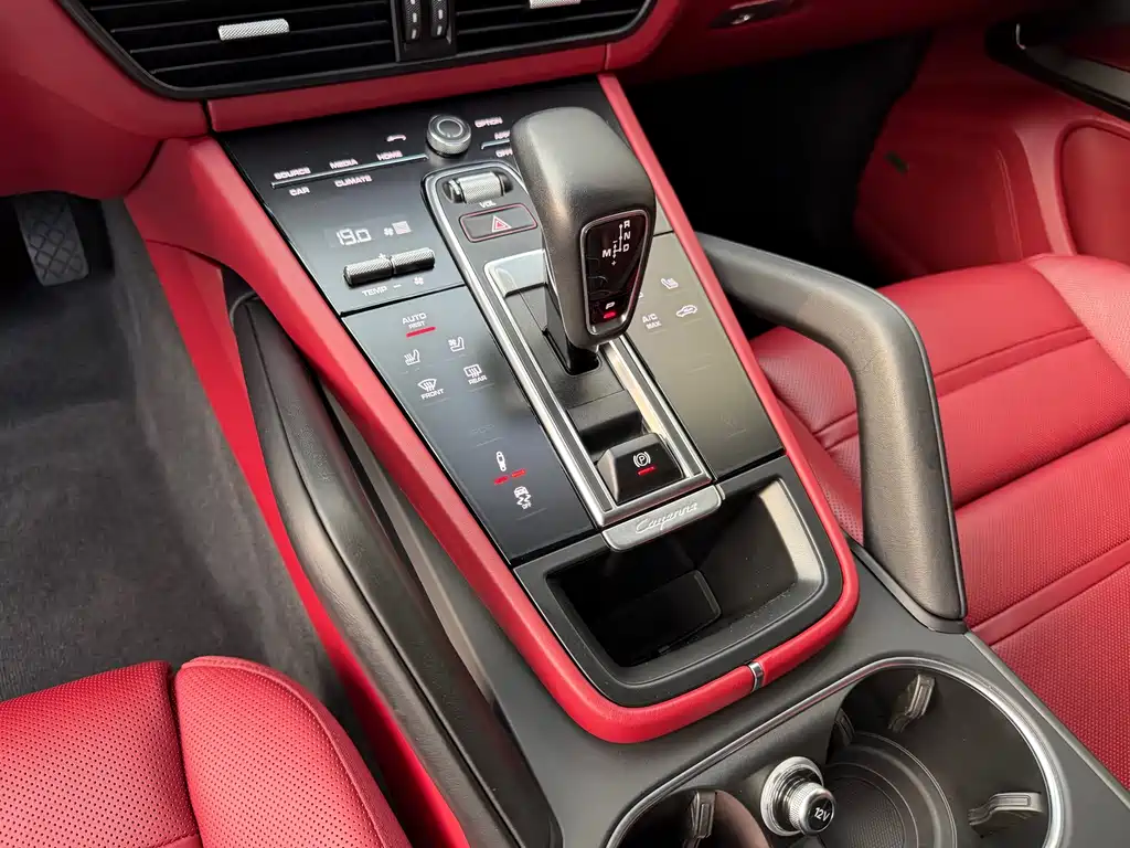 Porsche Cayenne — миниатюра 10