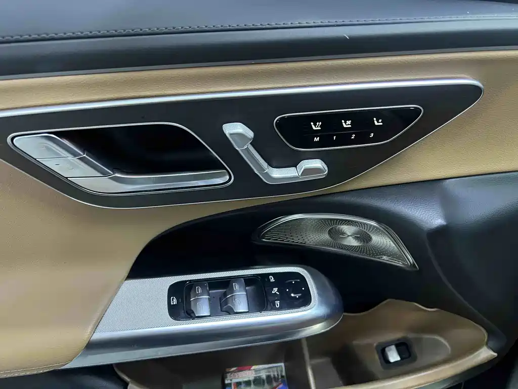 Mercedes-Benz E-Class — миниатюра 11