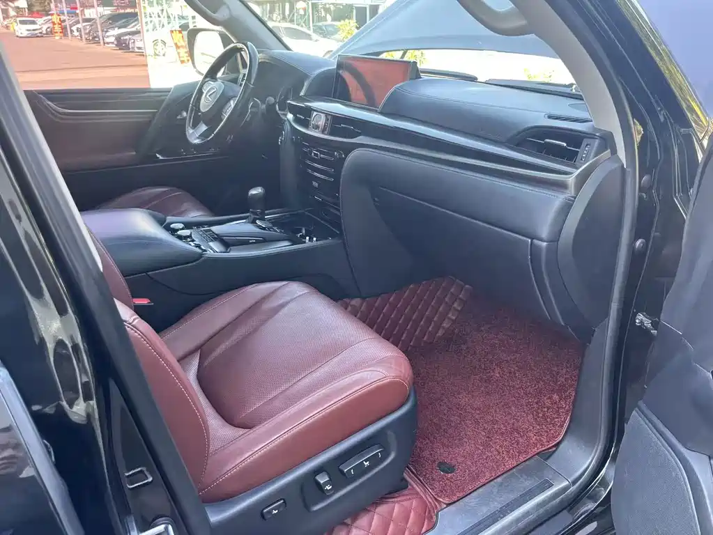 Lexus LX — миниатюра 7