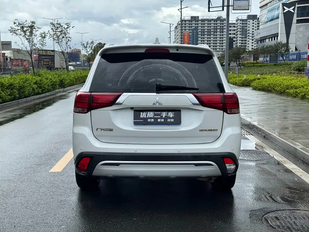 Mitsubishi Outlander — миниатюра 5