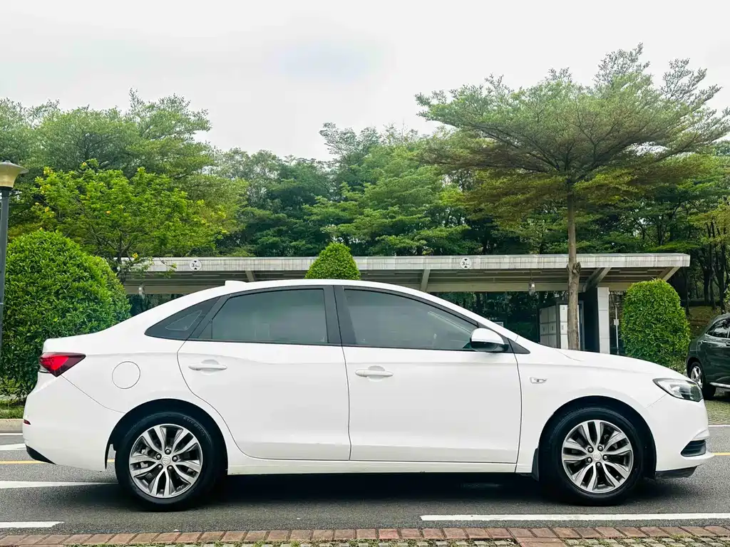 Buick Excelle — миниатюра 4