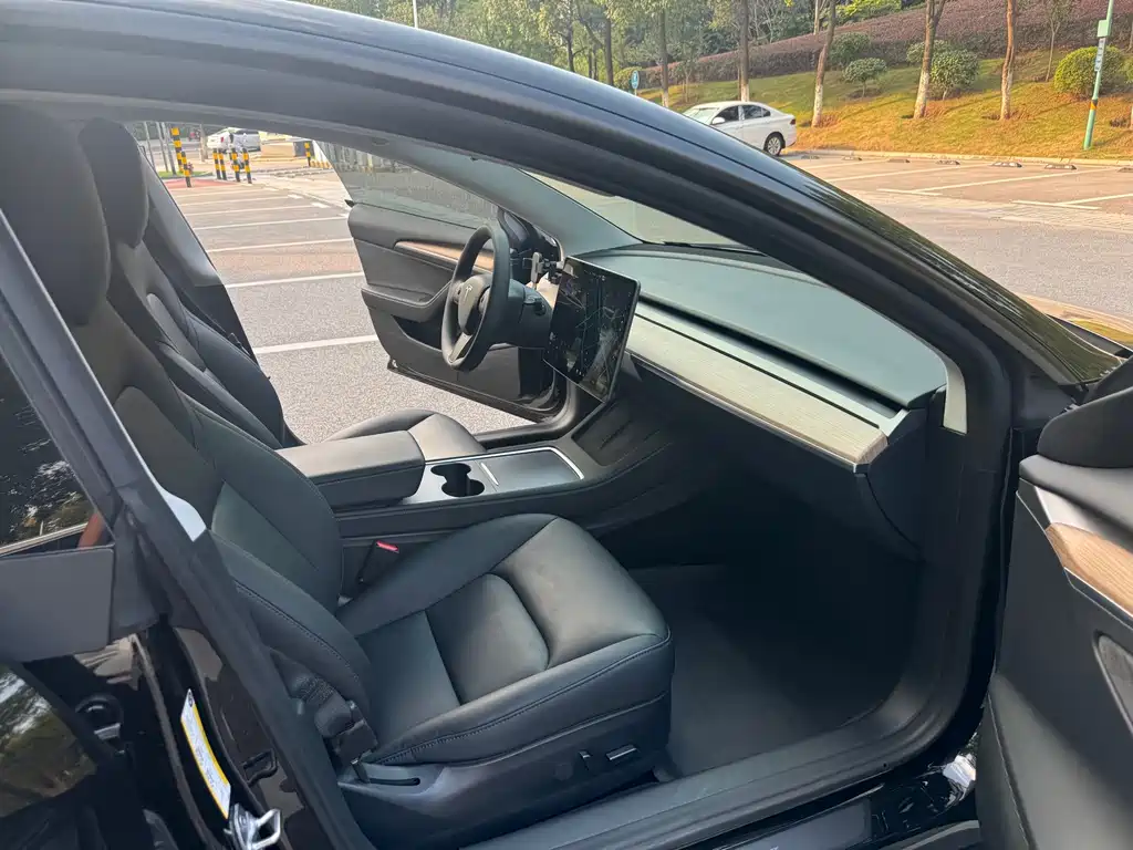 Tesla Model 3 — миниатюра 12