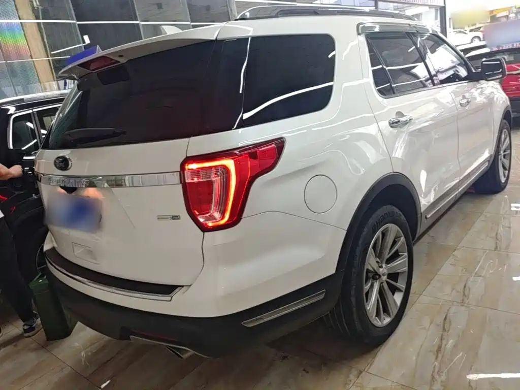 Ford Explorer (Import) — миниатюра 7