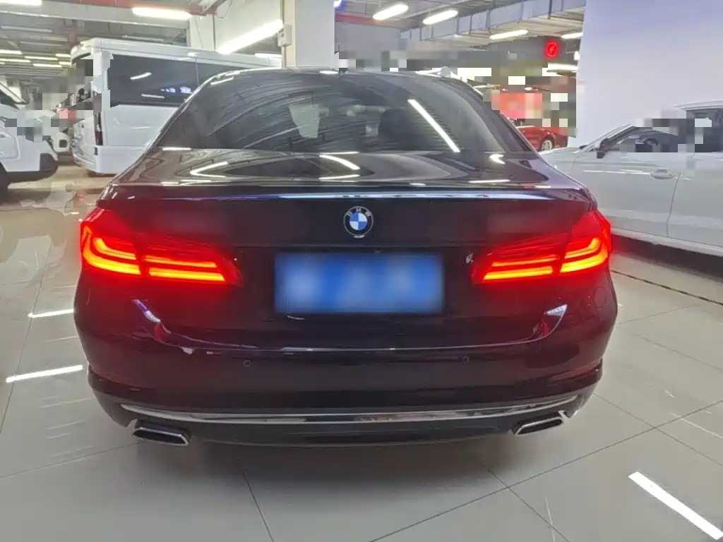 BMW 5 Series — миниатюра 6