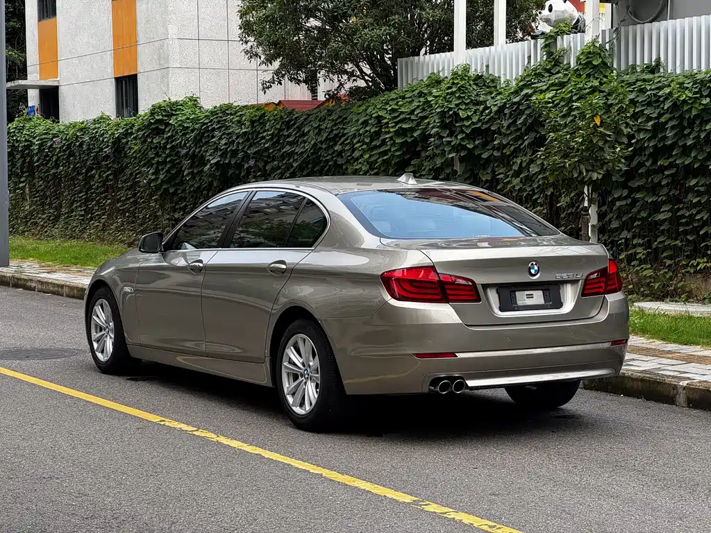 BMW 5 Series — миниатюра 6