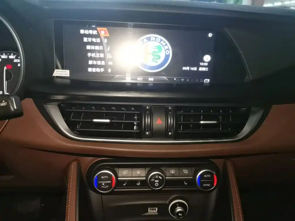 Alfa Romeo Stelvio — миниатюра 13