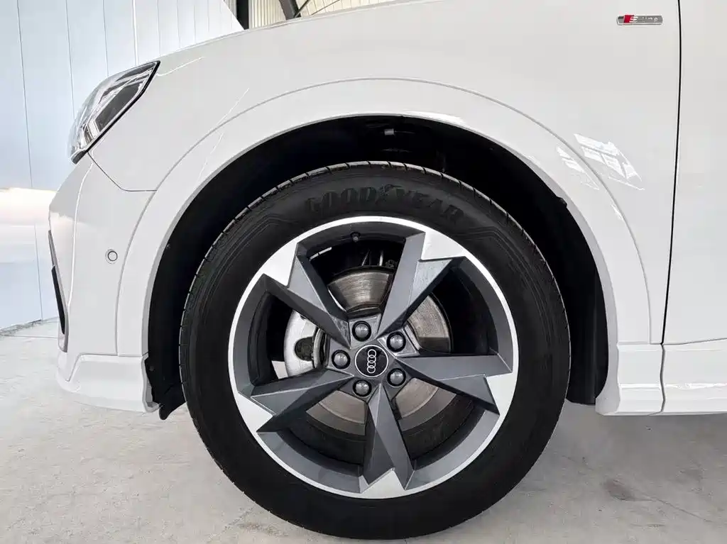 Audi Q3 — миниатюра 20