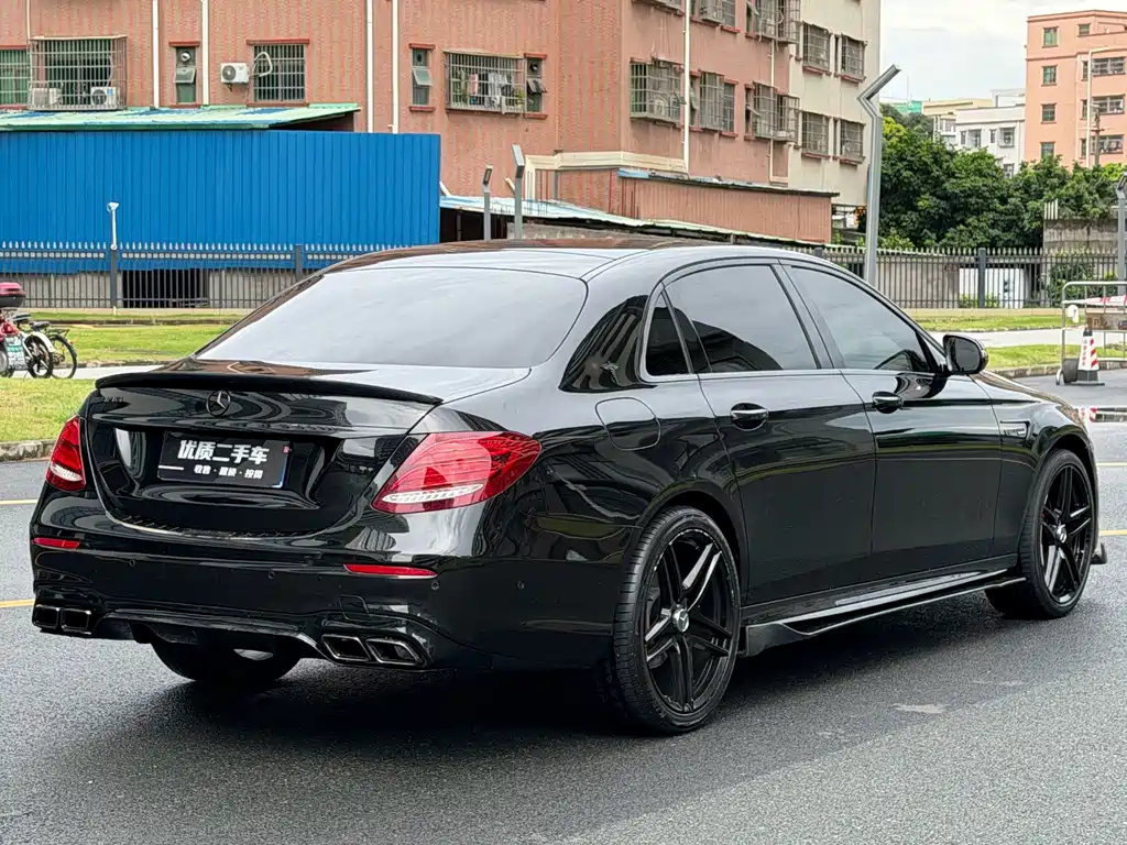 Mercedes-Benz E-Class — миниатюра 9
