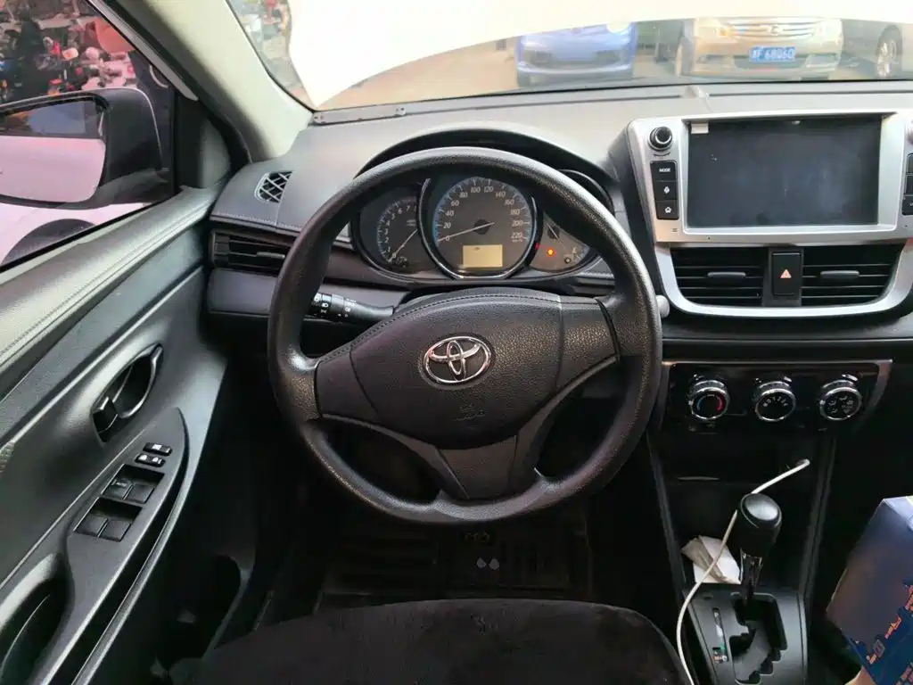 Toyota Yaris L — миниатюра 6