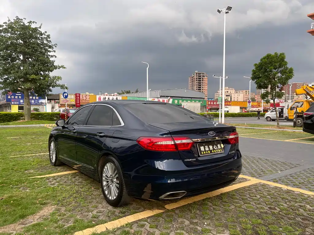 Ford Taurus — миниатюра 4