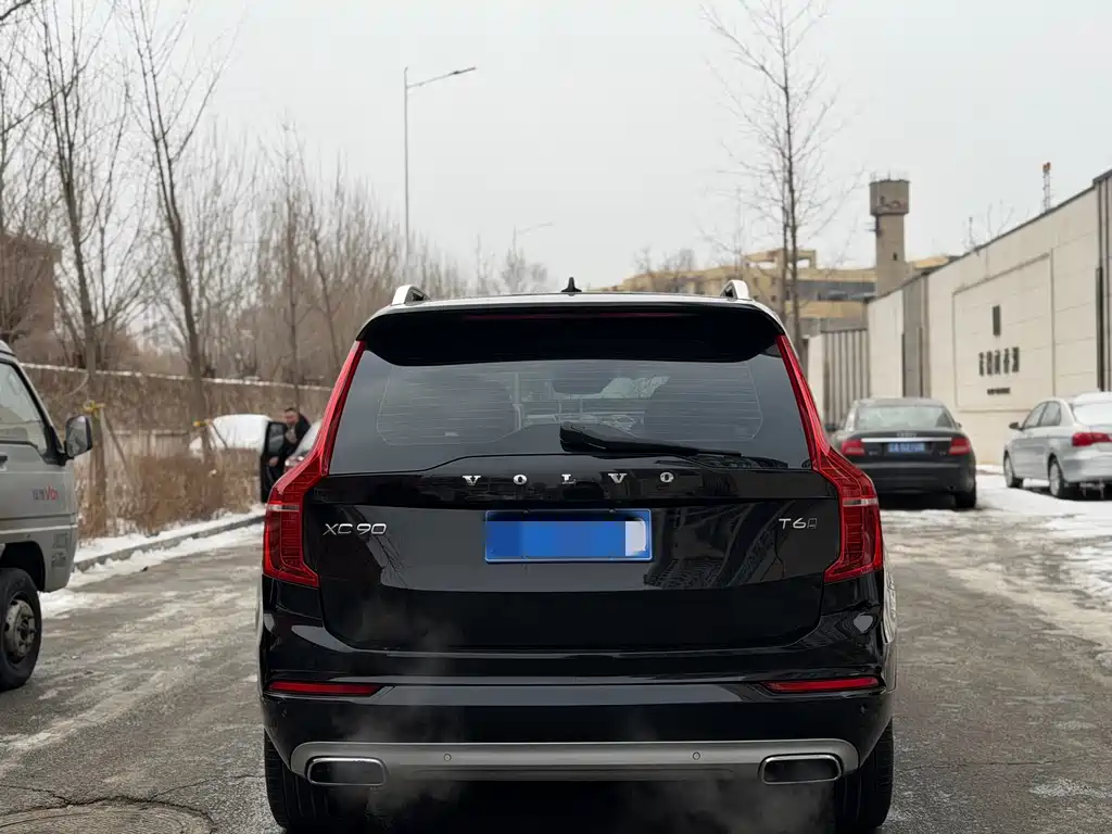 VOLVO XC90