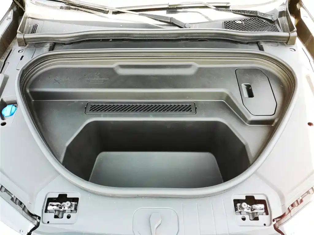 Audi Q6L e-tron 2026 Черный из Китая, фото 5