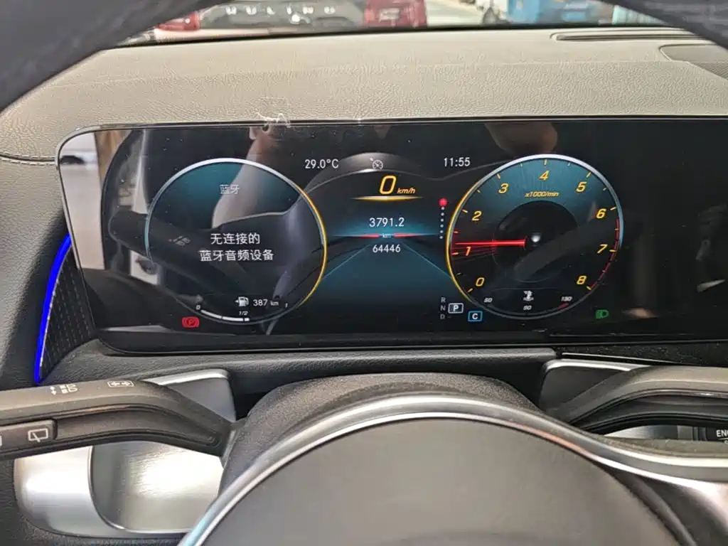 Mercedes-Benz GLB — миниатюра 12