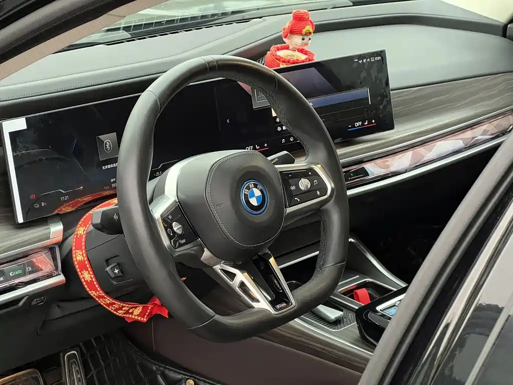 BMW i7 — миниатюра 14
