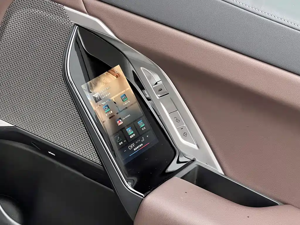 BMW i7 — миниатюра 11