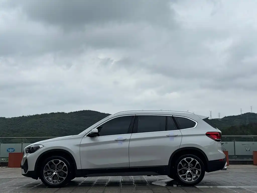 BMW X1 2022 sDrive25Li Lead