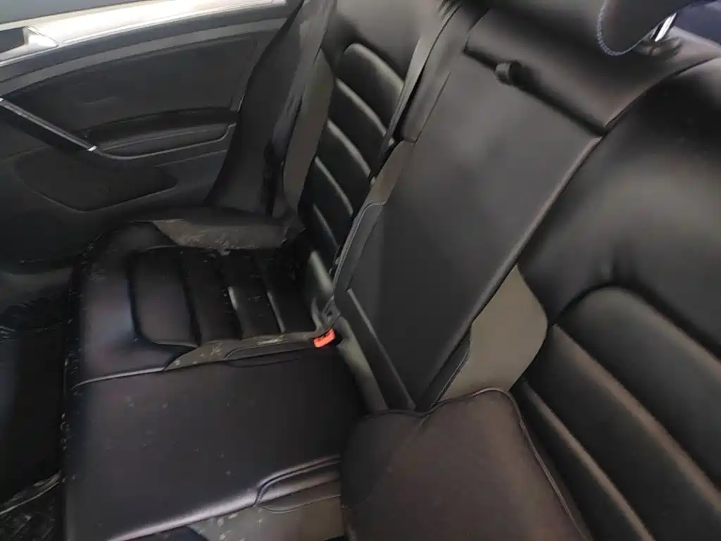 Volkswagen Golf EV — миниатюра 17