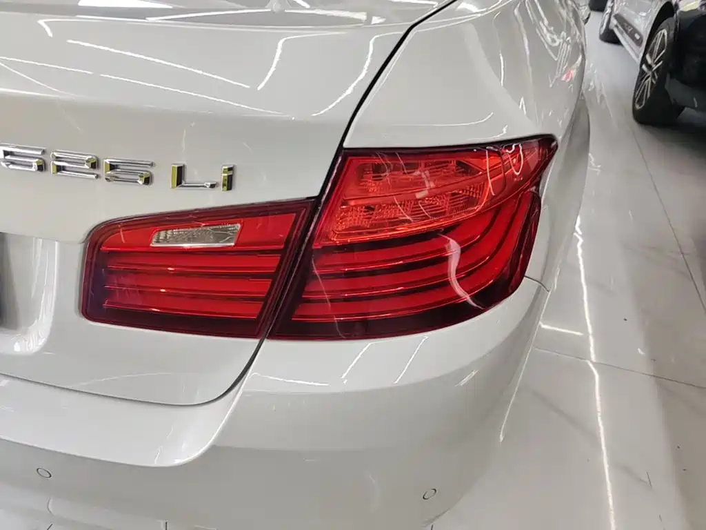 BMW 5 Series — миниатюра 8