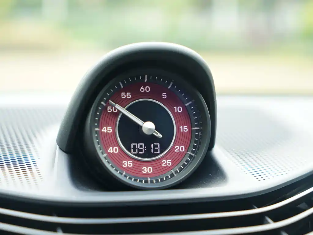 Porsche Taycan — миниатюра 9