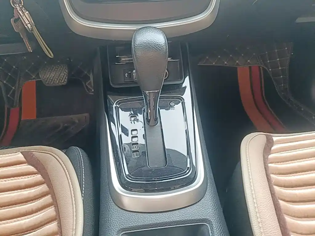 Nissan Tiida — миниатюра 14