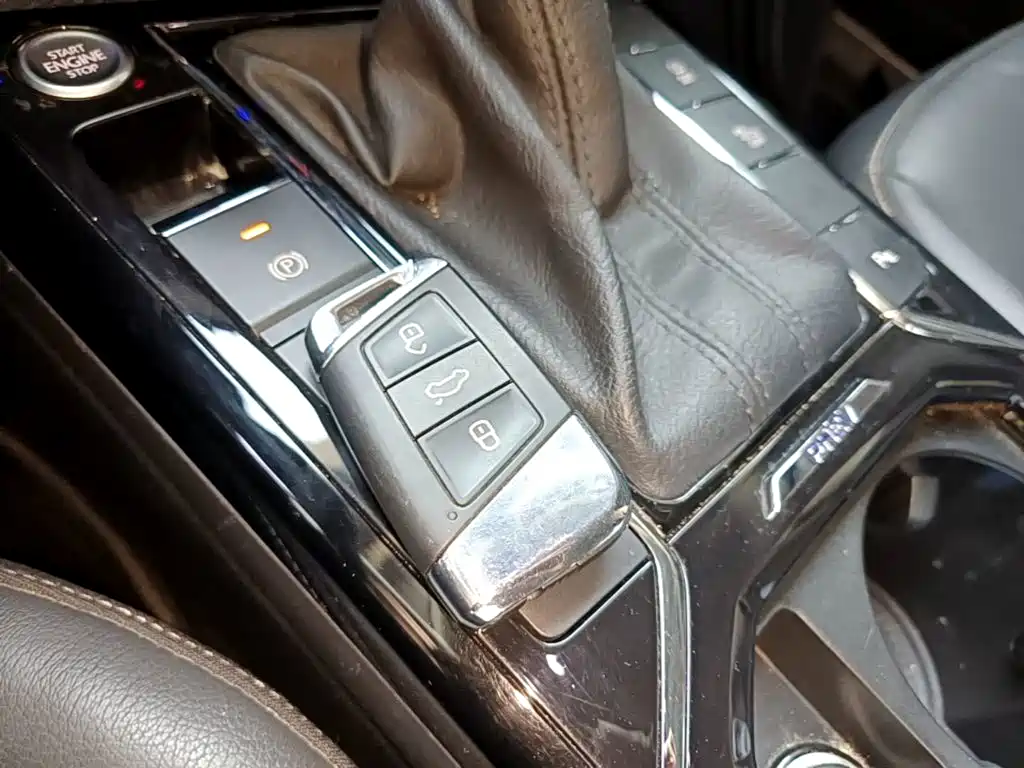 Volkswagen Passat PHEV — миниатюра 9