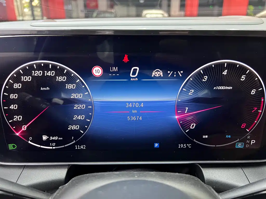 Mercedes-Benz GLC 2023 GLC 260 L 4MATIC Luxury 5 мест