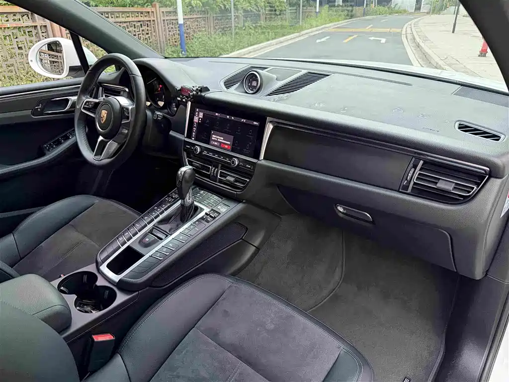 Porsche Macan — миниатюра 11