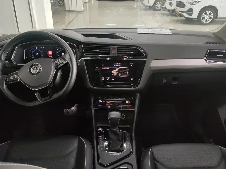 Volkswagen Tiguan L PHEV — миниатюра 12