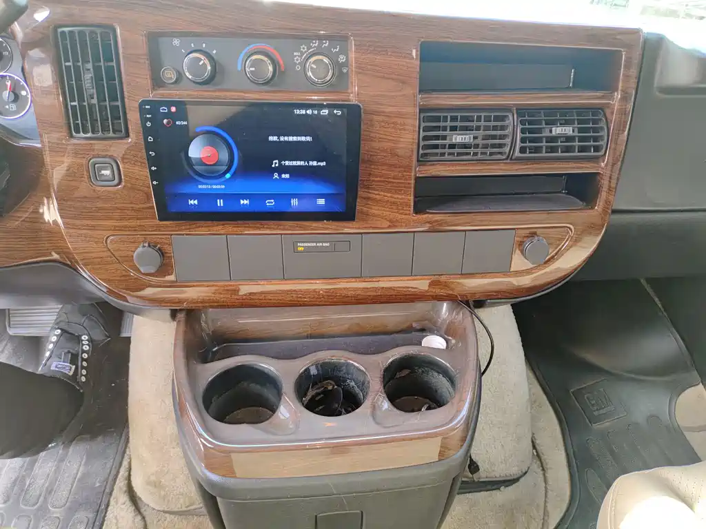 GMC Savana — миниатюра 6