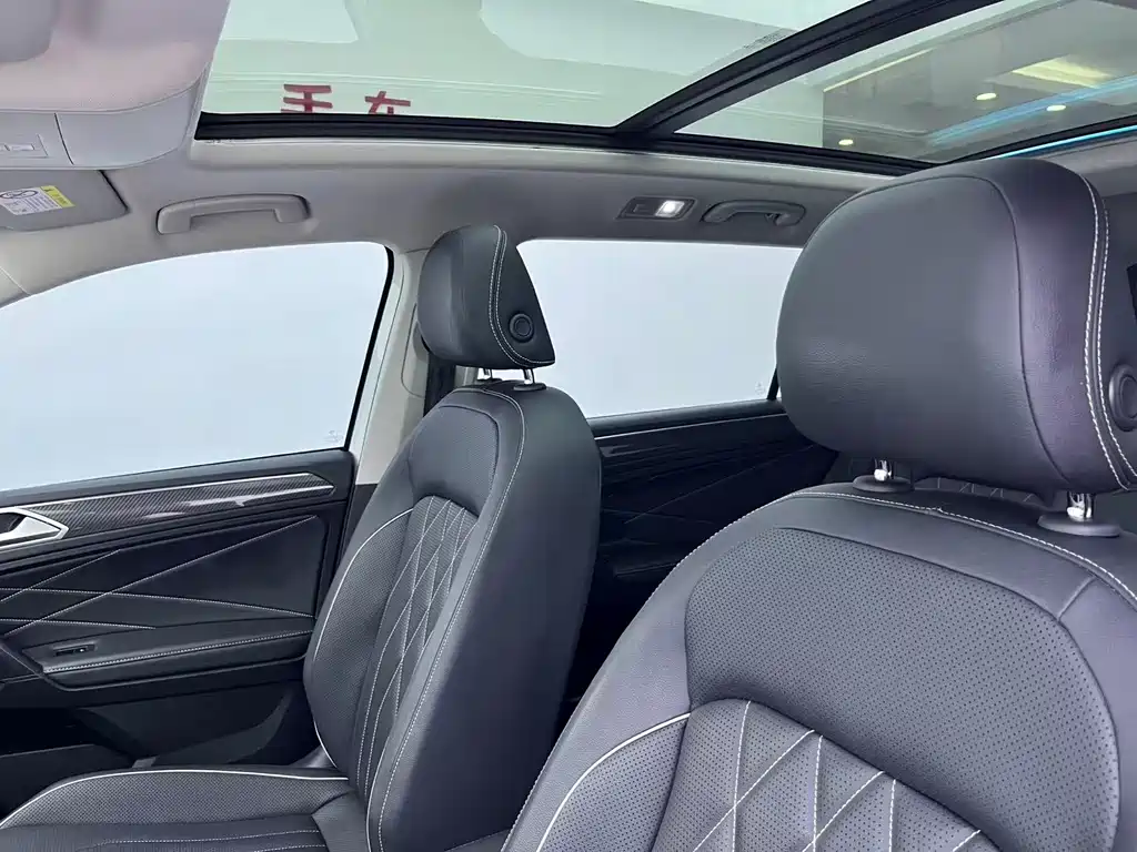 Volkswagen Tiguan L — миниатюра 17