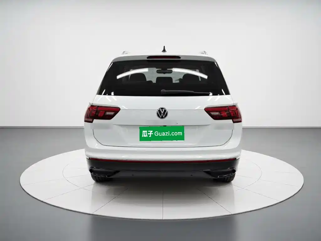 Volkswagen Tiguan L — миниатюра 6