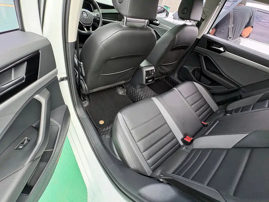 Volkswagen Sagitar — миниатюра 8