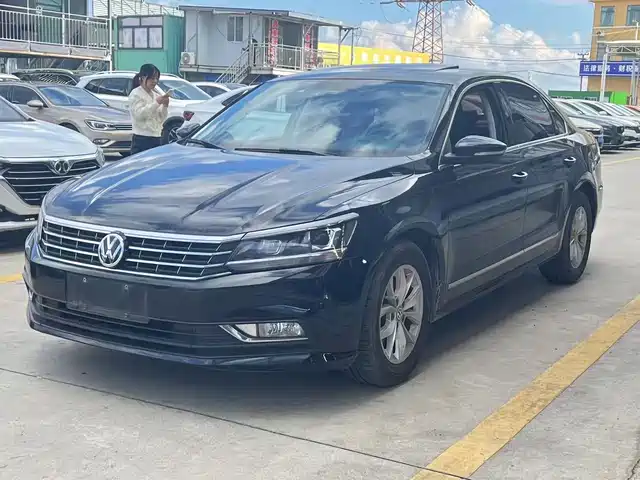 VOLKSWAGEN PASSAT 2017
