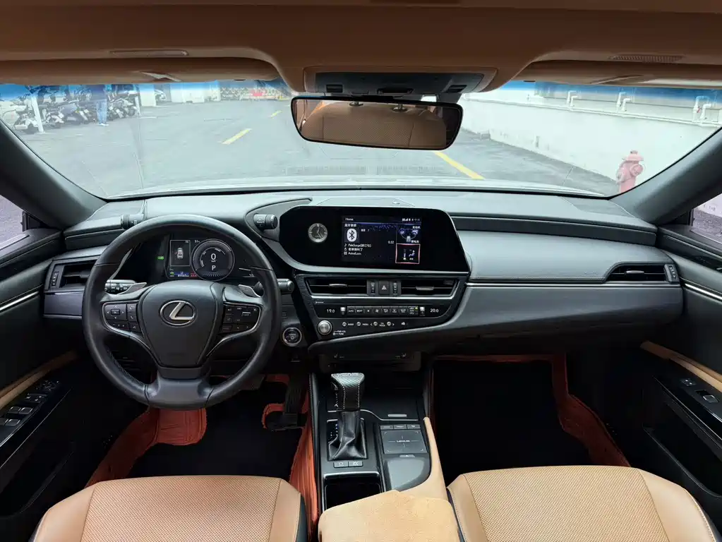 Lexus ES 2021 300h