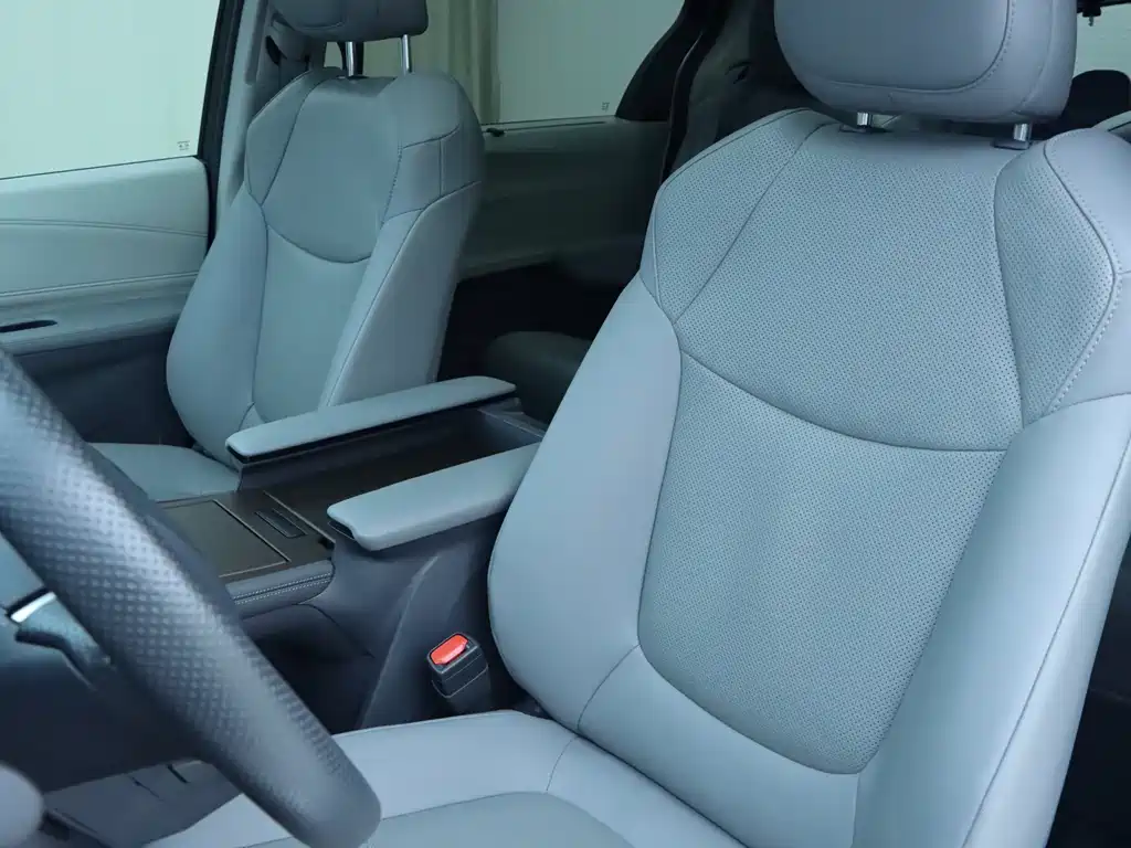 Toyota Granvia 2023 2.5L Luxury PLUS