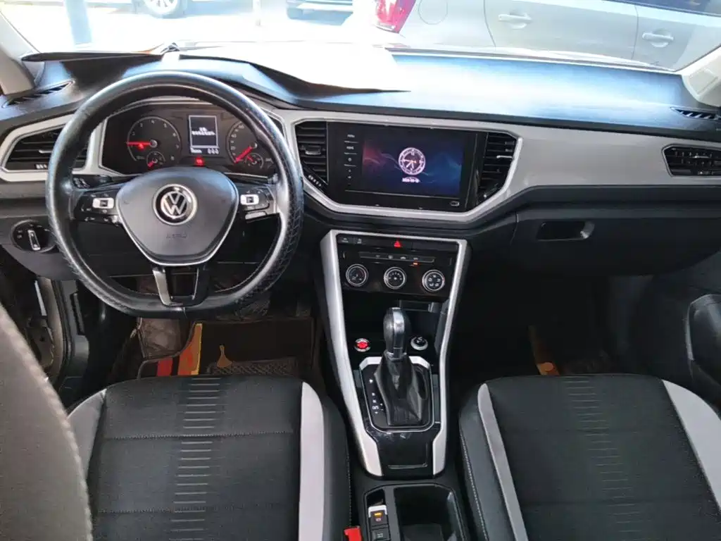 Volkswagen T-Roc — миниатюра 10