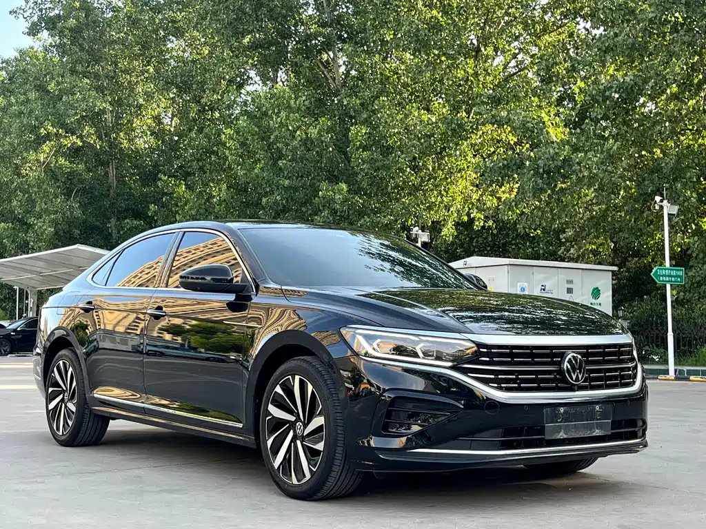 Volkswagen Passat 2023 330TSI Luxury