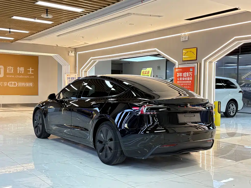 Tesla Model 3 — миниатюра 3