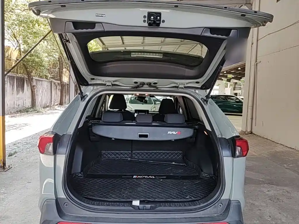 Toyota RAV4 — миниатюра 19