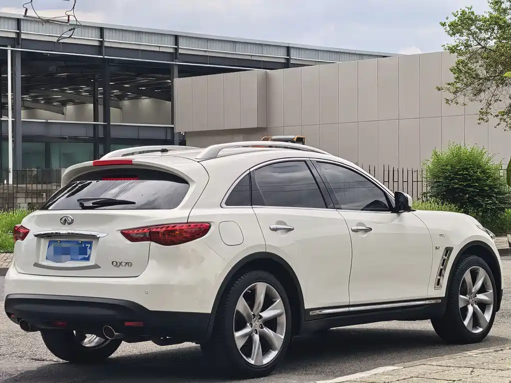 Infiniti QX70 2013 3.7L Standard