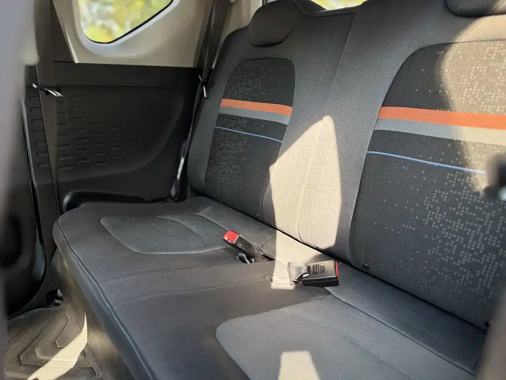 Wuling MINIEV — миниатюра 9