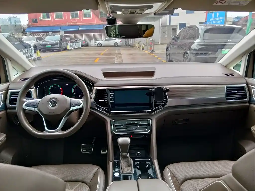 Volkswagen Viloran 2020 380TSI Luxury