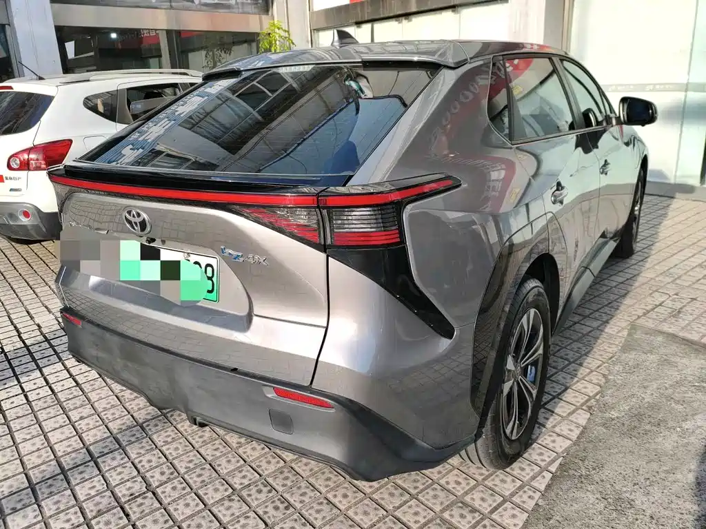 Toyota bZ4X — миниатюра 2