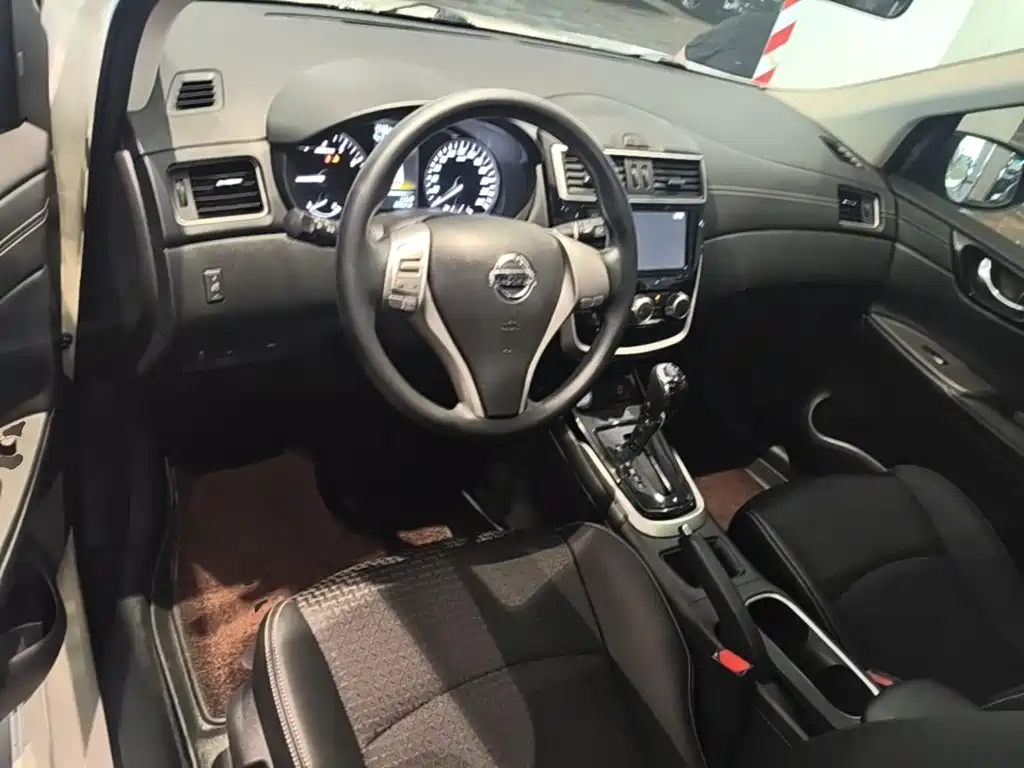 Nissan Tiida — миниатюра 10