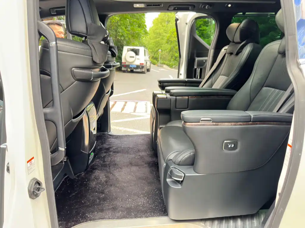 Toyota Vellfire — миниатюра 11