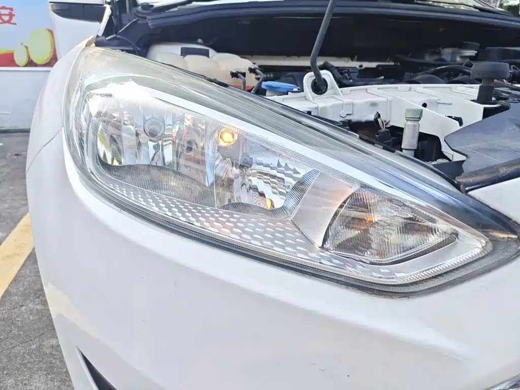 Ford Focus — миниатюра 7
