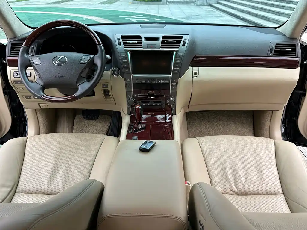 Lexus LS — миниатюра 9