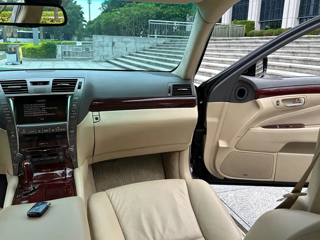 Lexus LS — миниатюра 19