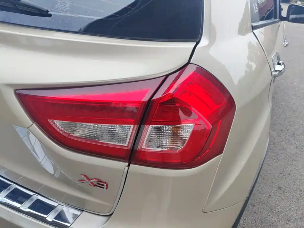 Geely Vision X3 — миниатюра 8